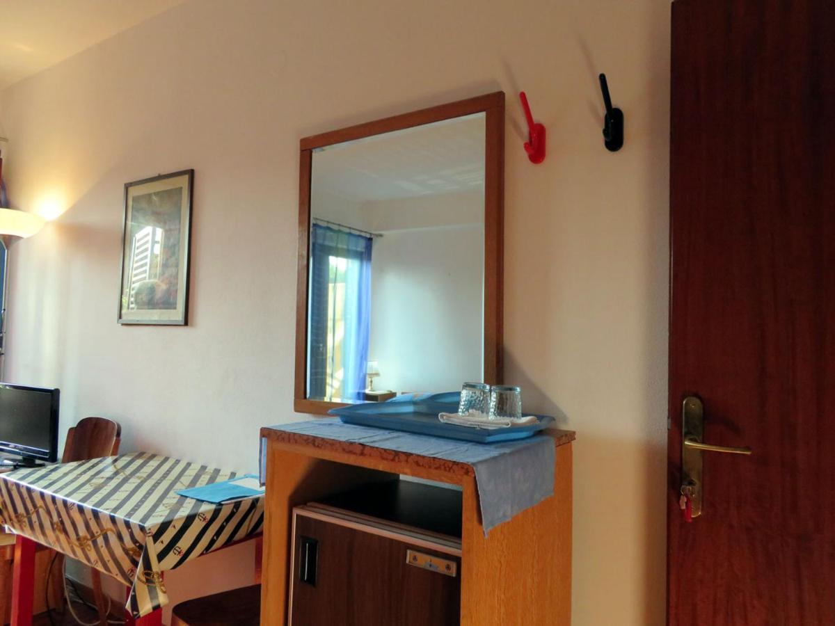 King Tomislav Apartments Цриквеница Экстерьер фото